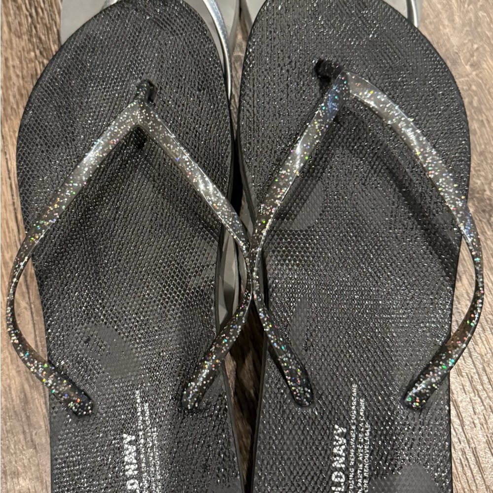 Old Navy Black Glitter Strap Flip Flop sandals- Women